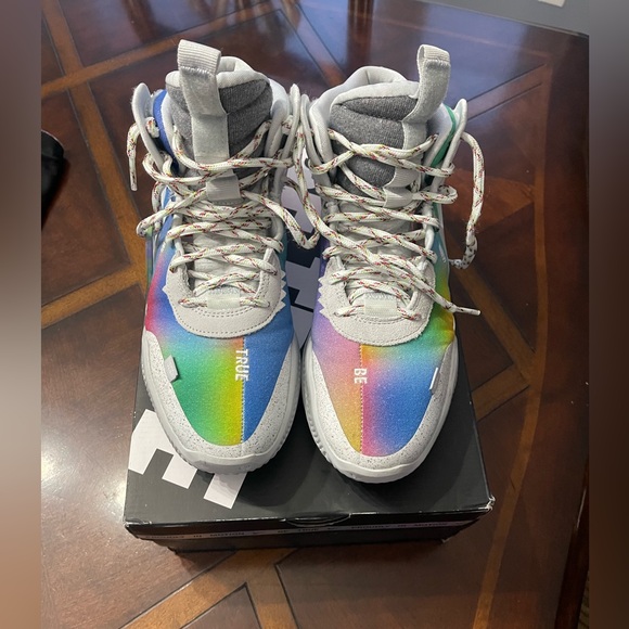 Nike Other - Nike Air Deldon Be True - NIB
Basketball shoes - size 11.5 women’s , 10 men’s
